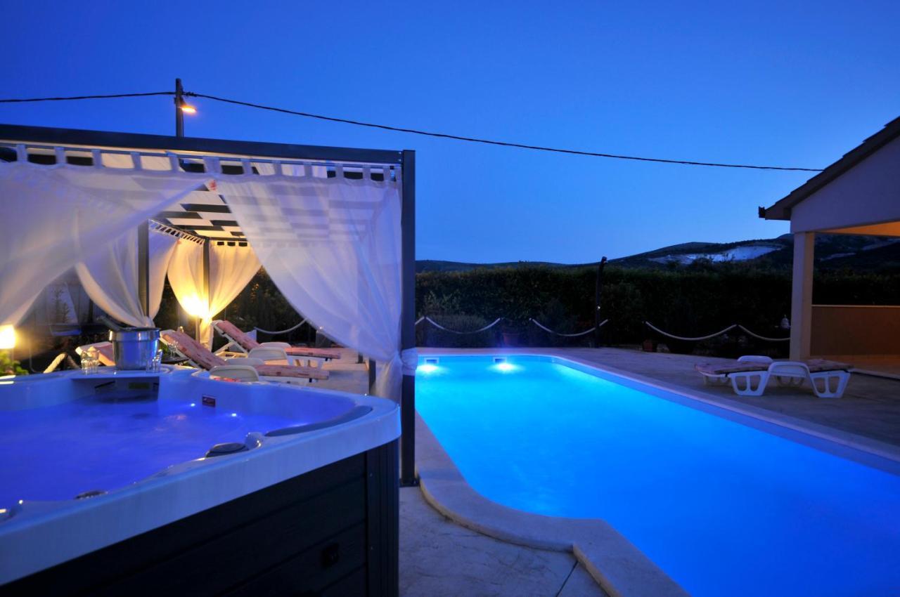 Beautiful Holiday Home "Villa Luka" Kaštel Štafilić المظهر الخارجي الصورة