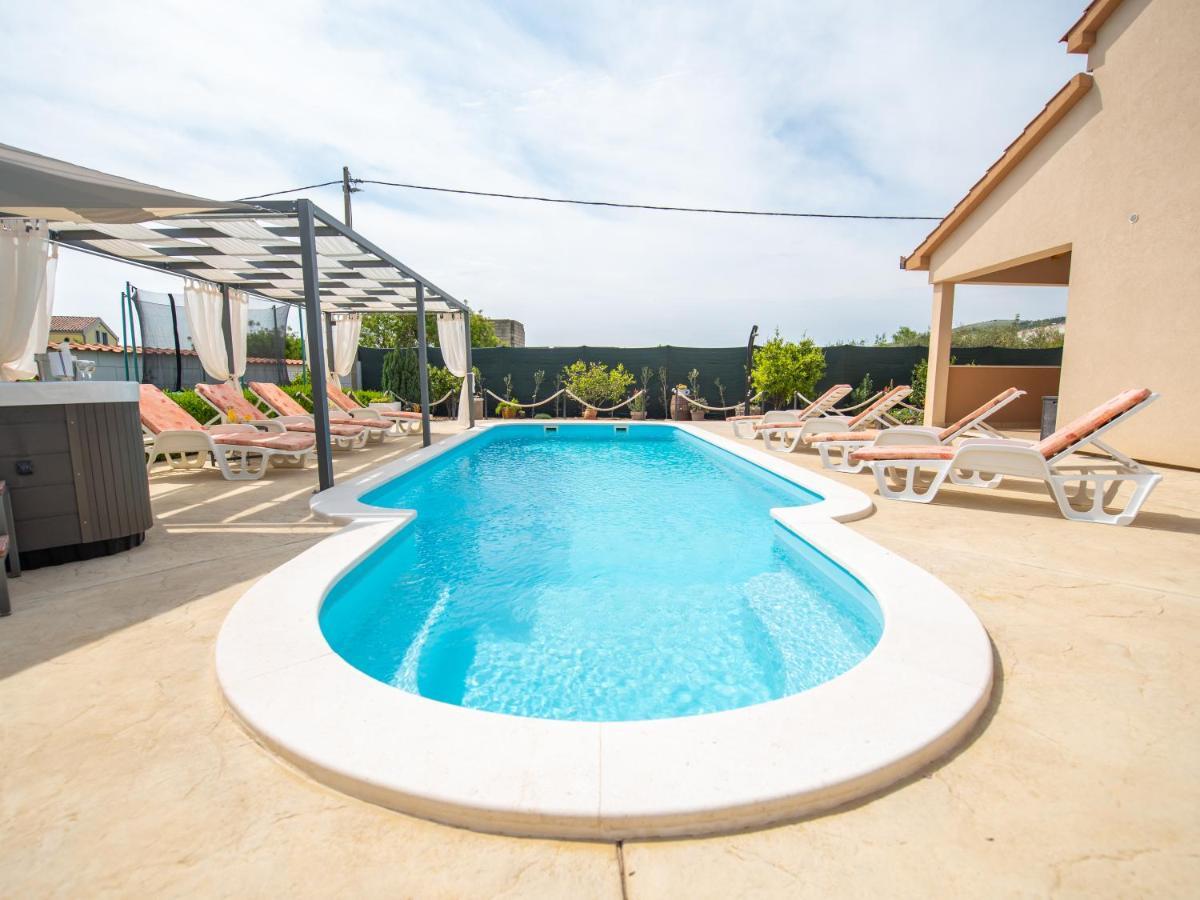 Beautiful Holiday Home "Villa Luka" Kaštel Štafilić المظهر الخارجي الصورة