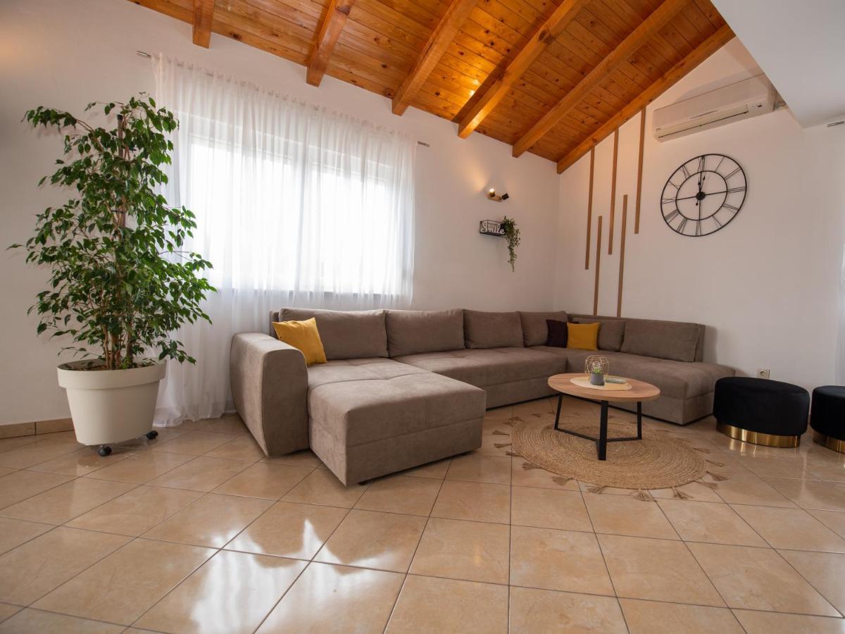 Beautiful Holiday Home "Villa Luka" Kaštel Štafilić المظهر الخارجي الصورة