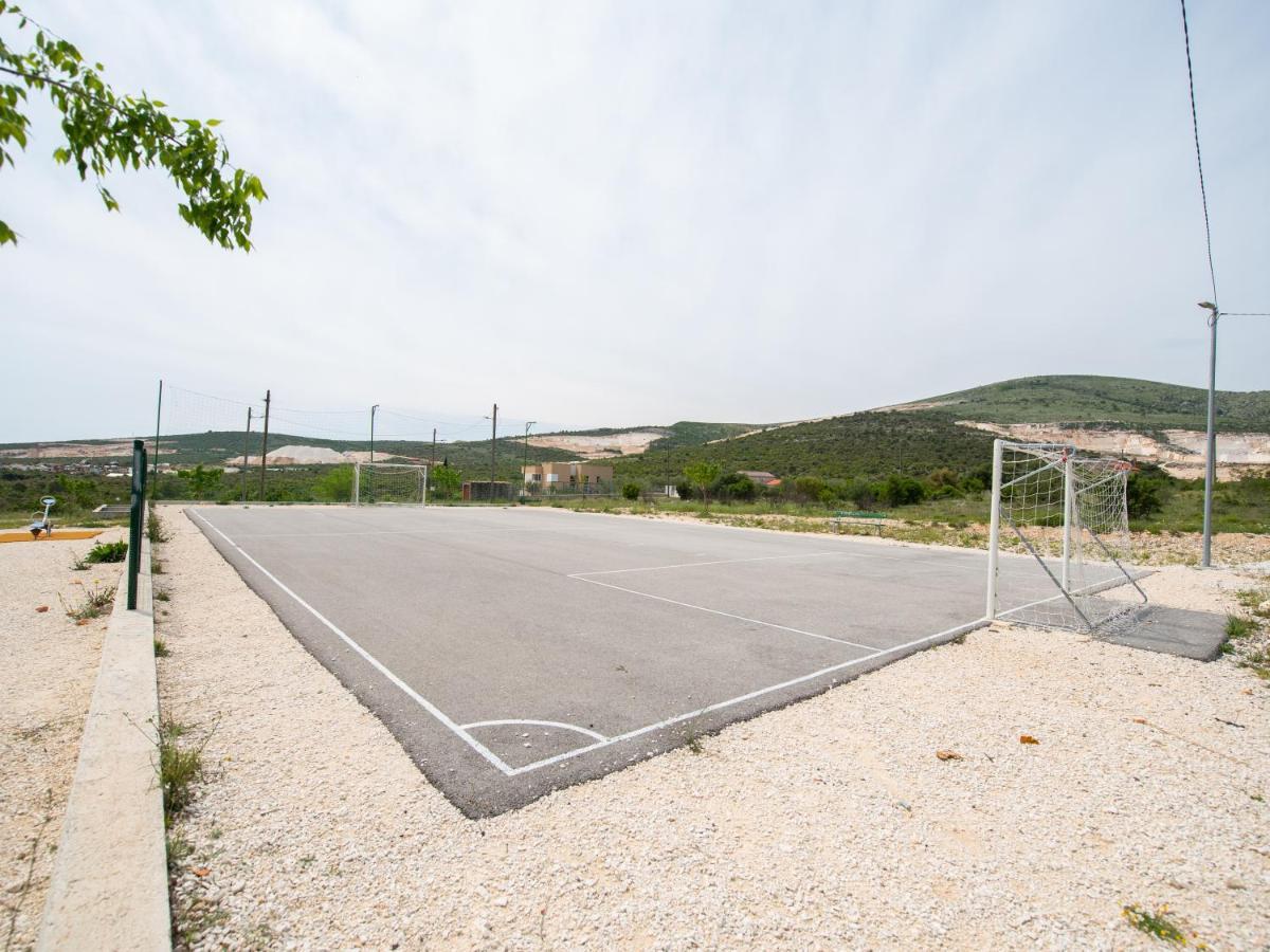 Beautiful Holiday Home "Villa Luka" Kaštel Štafilić المظهر الخارجي الصورة