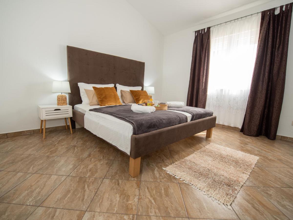 Beautiful Holiday Home "Villa Luka" Kaštel Štafilić المظهر الخارجي الصورة