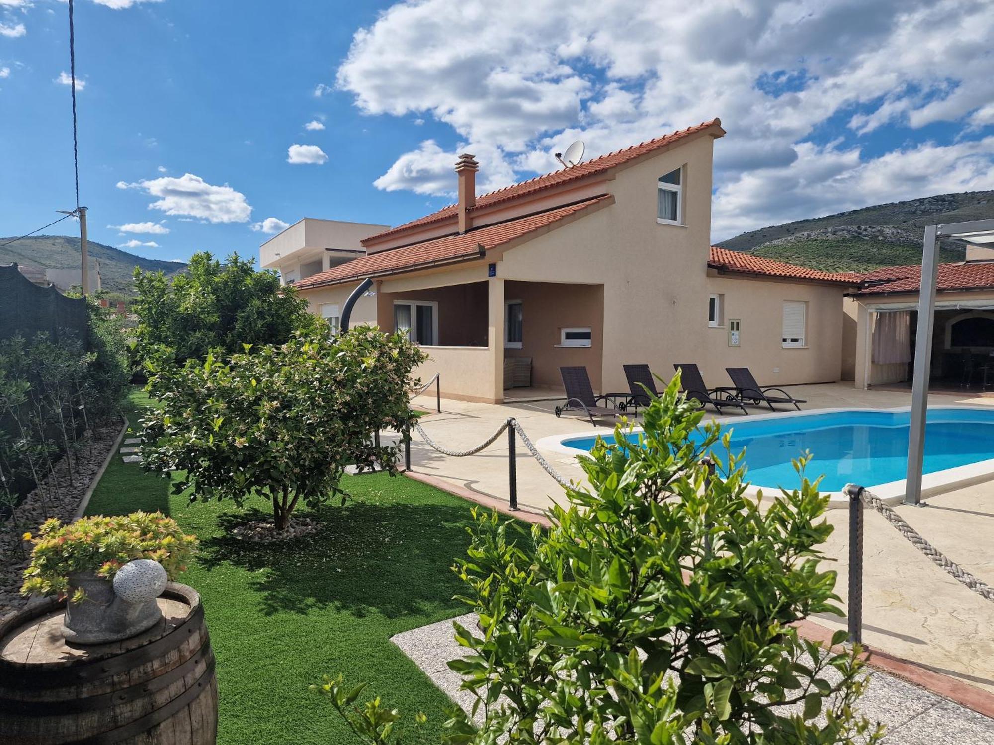 Beautiful Holiday Home "Villa Luka" Kaštel Štafilić المظهر الخارجي الصورة